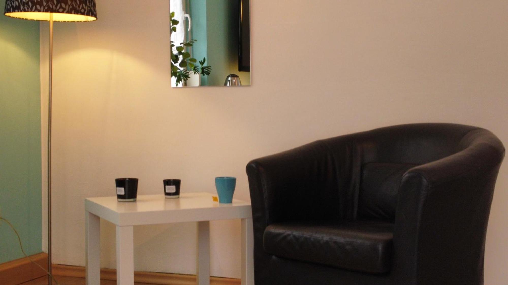 Privatzimmer Im Apartment - Apple Tv Netflix Kingsize Bett Arbeitsplatz Naehe Hbf Koblenz  Bagian luar foto